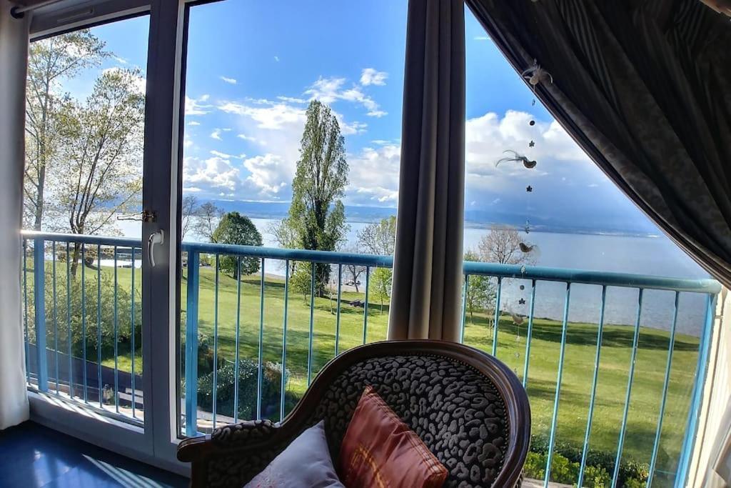 Appartement Lakefront. Pieds Dans L'eau. View&direct Access To The Lake. *