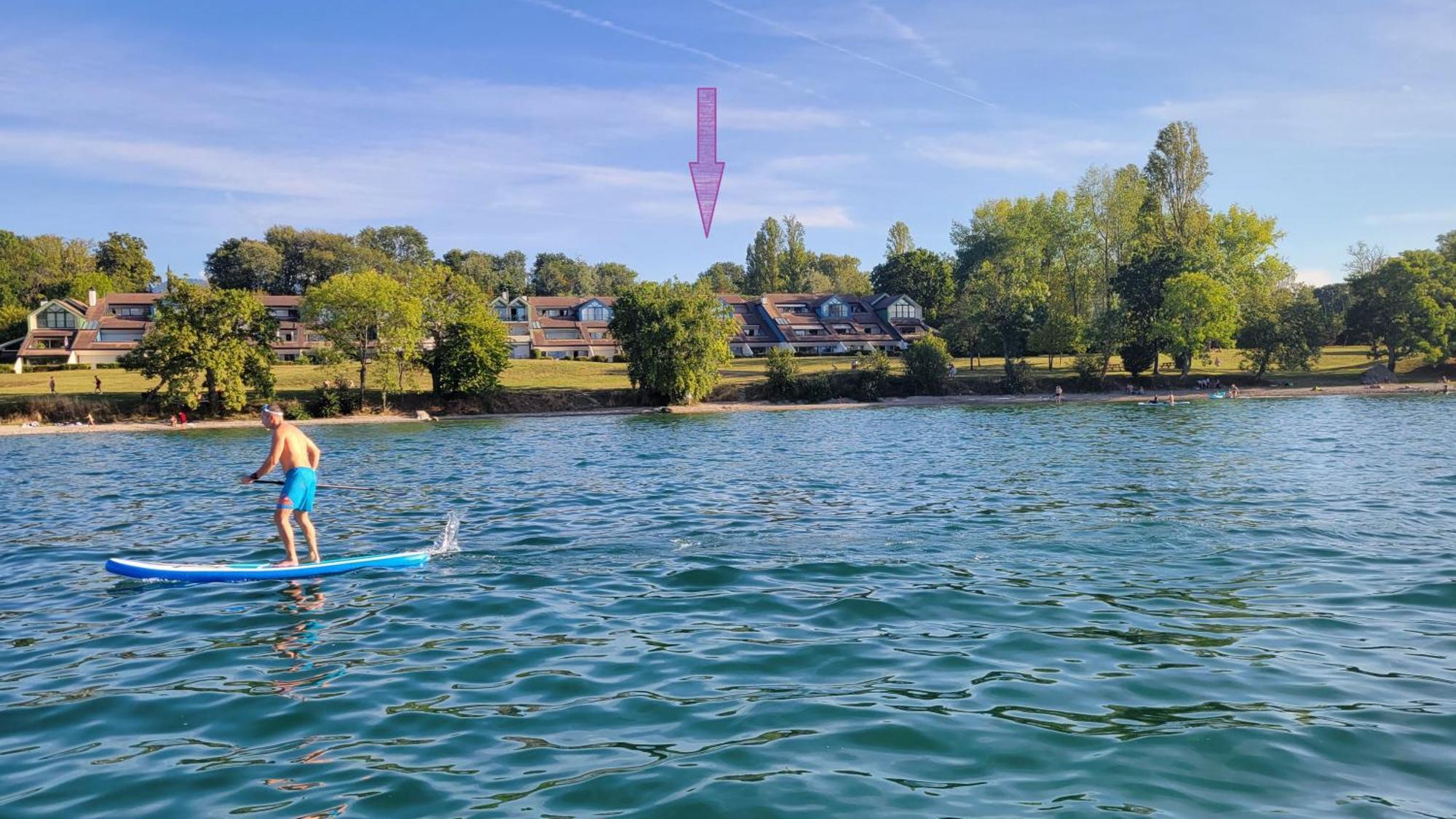 Lakefront. Pieds Dans L'eau. View&direct Access To The Lake. *